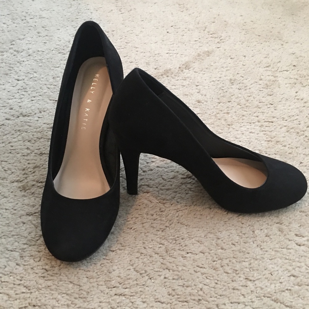 Black pumps 8.5 LIKE NEW